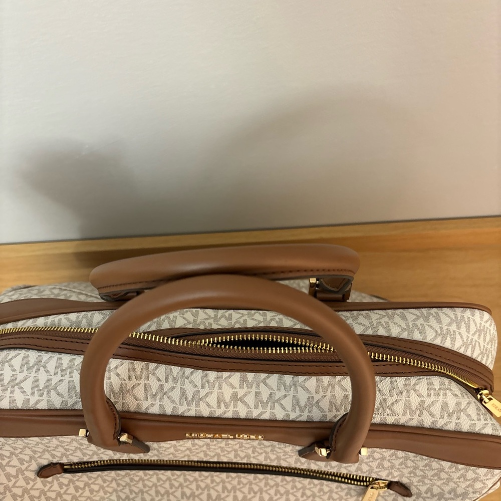 Michael Kors Carry on - Picture 2 of 4